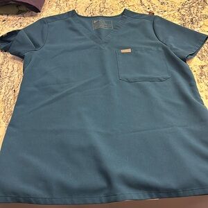Figs Catarina one pocket scrub top. Size small.